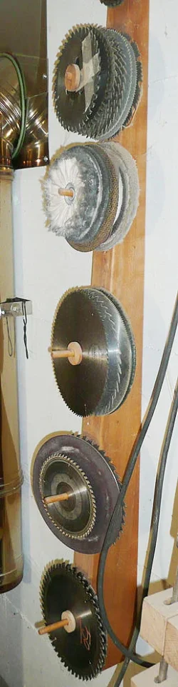 sawblades_1.webp